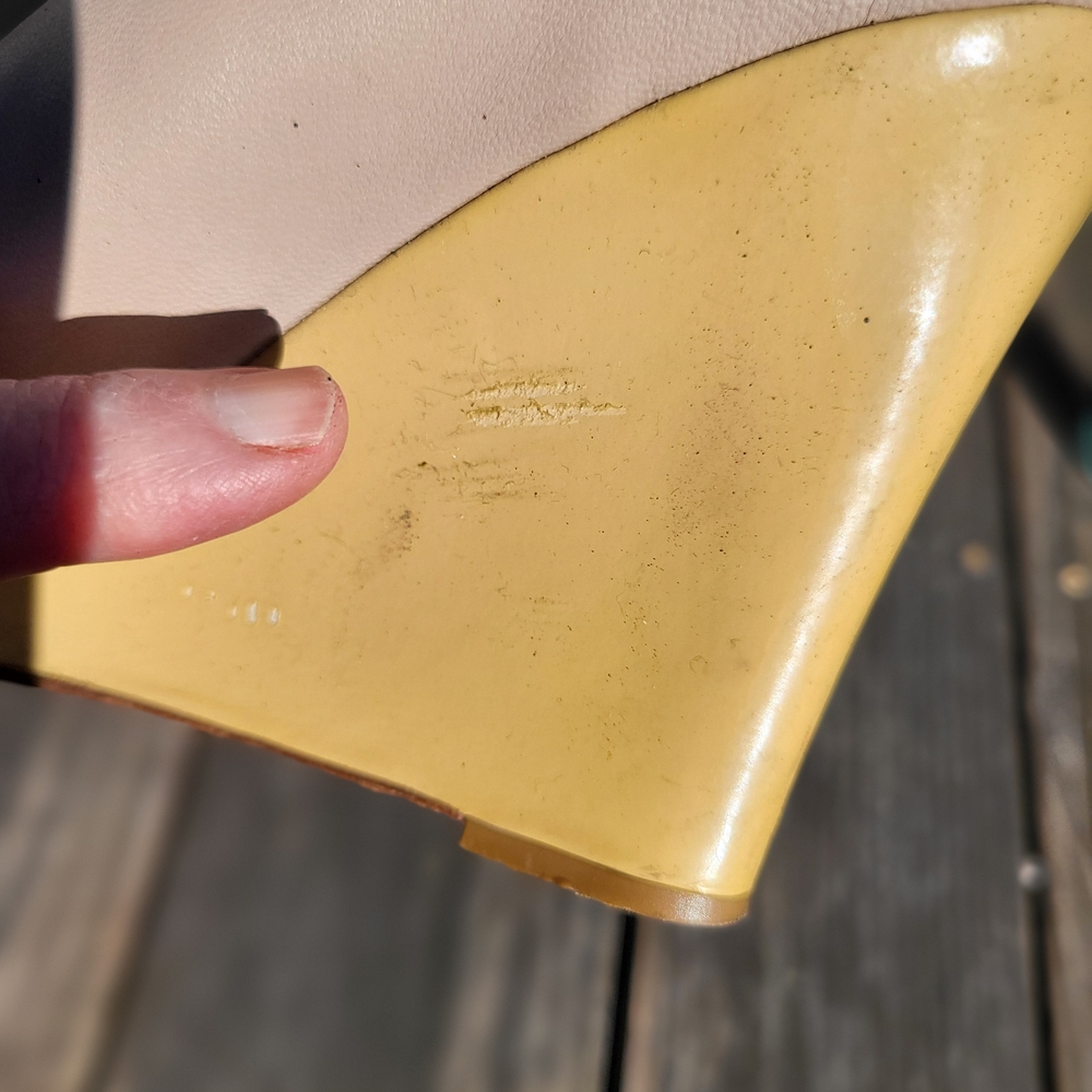 Kate Spade New York Yellow/Tan Kalle Patent Leather Wedge Heels w/ Bow -Sz 7B - Picture 8 of 12